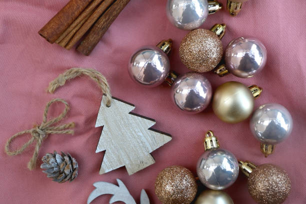 рождественские украшения - reindeer christmas decoration gold photography стоковые фото и изображения