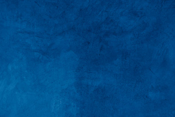 el diseño de color azul abstracto azul oscuro de la textura del patrón de pared antigua es claro con el fondo degradado negro. - blueish fotografías e imágenes de stock