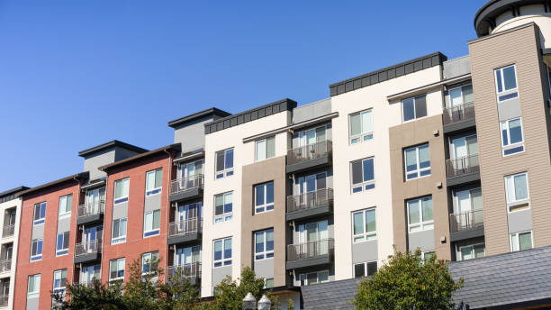 Modern apartment building Exterior view of modern apartment building offering luxury rental units in Silicon Valley; Sunnyvale, San Francisco bay area, California housing difficulties stock pictures, royalty-free photos & images