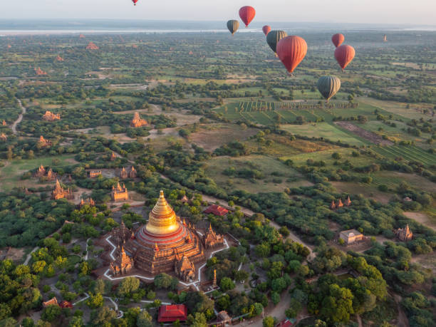 Dhammayazika Pagoda Temple and hot air balloons in Myanmar Horizontal shot, Sunrise flight dhammayazika pagoda stock pictures, royalty-free photos & images