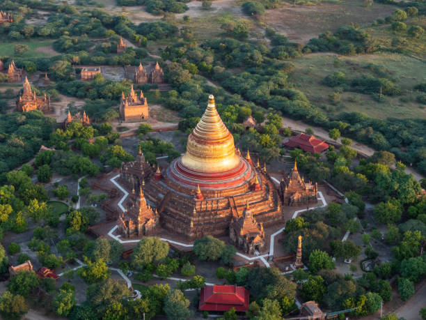 Dhammayazika Pagoda Temple and hot air balloons in Myanmar Horizontal shot, Sunrise flight dhammayazika pagoda stock pictures, royalty-free photos & images