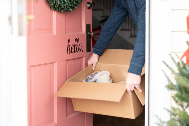istock Holiday meal delivery from local restaurant 1288925178