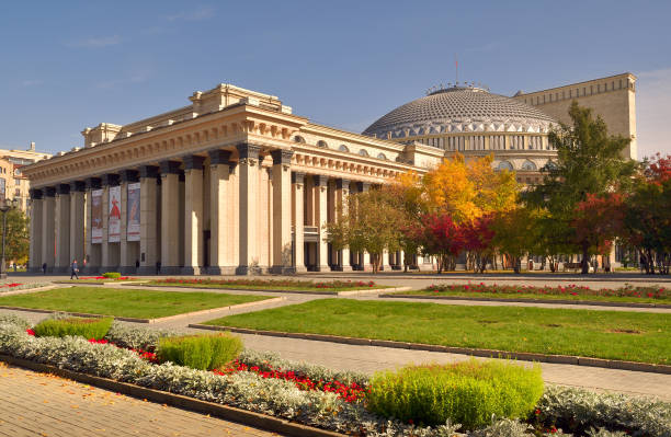 Opera house in autumn Novosibirsk / Siberia/Russia-09.20.2020: The building of Russia's largest Opera and ballet theater, built in the style of Stalinist classicism, on the square with bright vegetation and flowers western siberia stock pictures, royalty-free photos & images