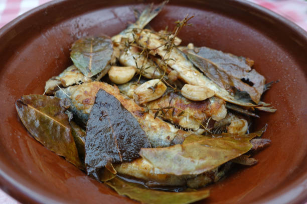 sardine escabeche cucina mediterranea - ajillo foto e immagini stock