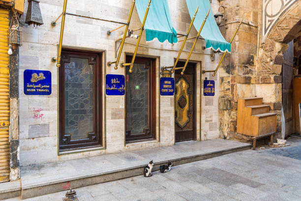 el famoso café naguib mahfouz, cerrado durante el encierro de covid-19, khan al-khalili, el cairo - el khalili fotografías e imágenes de stock
