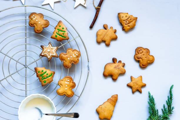 istock Decoration of gingerbread cookies with icing on a wire shelf 1288977700