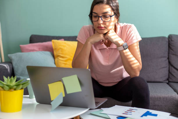 istock I'm losing my focus from work when I'm at home! 1289010420