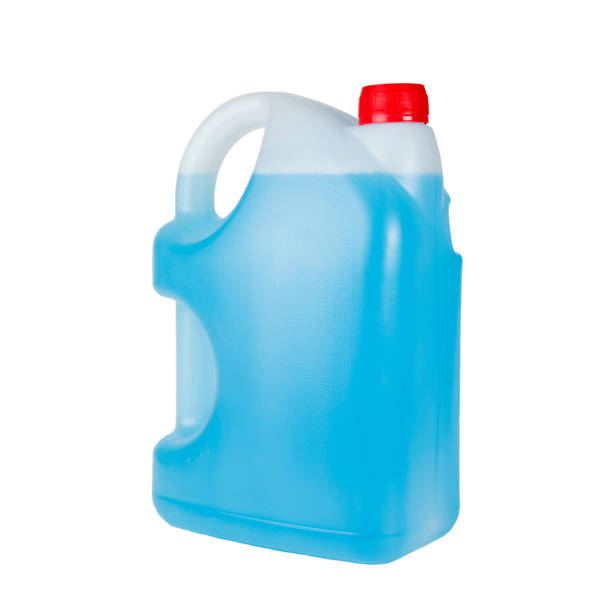 istock Can with blue windshield washer fluid, winter antifreeze car screen wash 1289013640