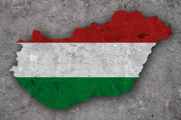 istock Map and flag of Hungary on weathered concrete 1289025577
