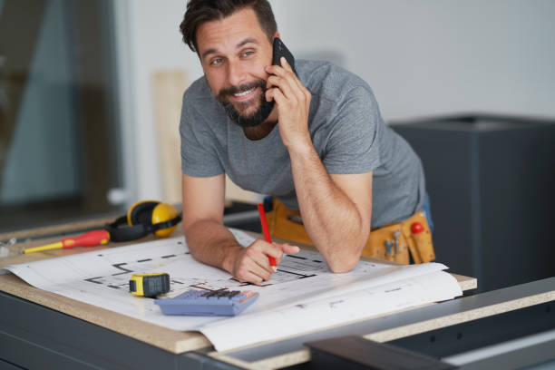 istock Smiling carpenter talking to a client on the phone 1289045323