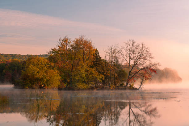 istock Misty morning at Hopewell Lake 1289100507