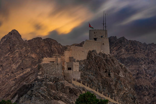 forte muttrah, muscat, sultanato dell'oman. - oman greater masqat fort tourism foto e immagini stock