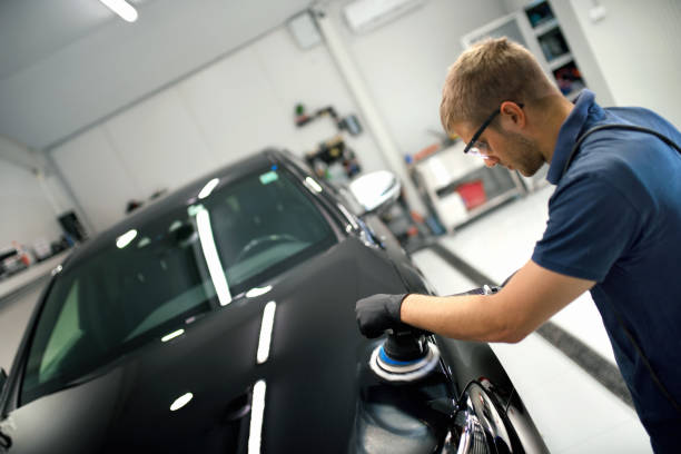istock Car polishing service. 1289138926