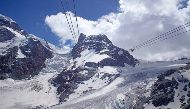istock Cable car on it's way to the Matterhorn glacier paradise 1289148339