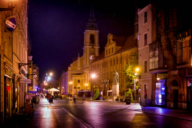 istock Vacations in Poland - Torun's Old Town by nigh 1289149882