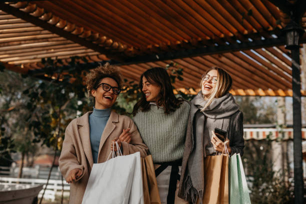 istock I love you girls 1289160699