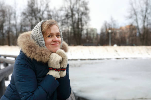 istock Thinking woman in winter park 1289182758