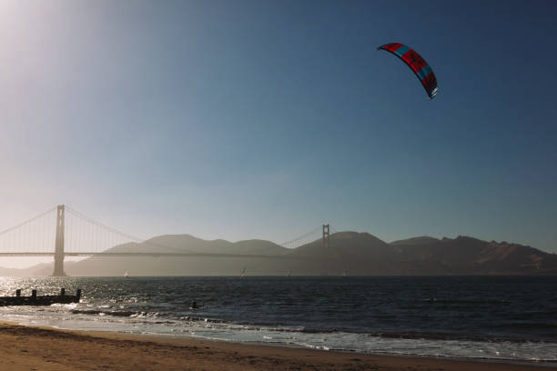 kitesurfing - san francisco bay area northern california california western usa zdjęcia i obrazy z banku zdjęć