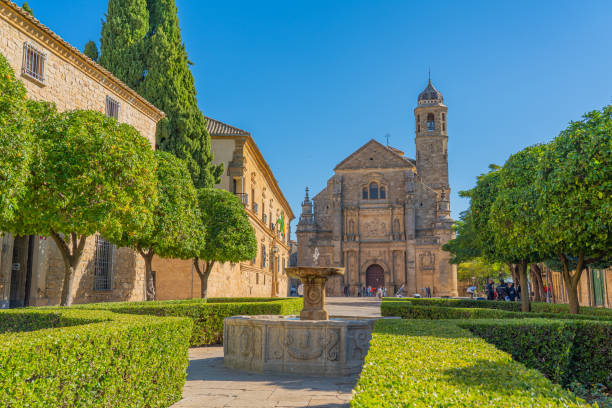 the sacred chapel of el salvador and the plaza de vazquez de molina, ubeda, jaen province, andalusia, spain - praça dos herois imagens e fotografias de stock