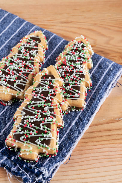 istock Delicious Christmas tree shaped cookies 1289226096