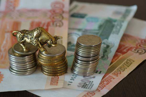 istock Metal bull with paper bills on the table. 1289227912