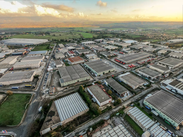 area industriale - vista aerea con drone dei magazzini. fiano romano zona industriale - industrial district foto e immagini stock