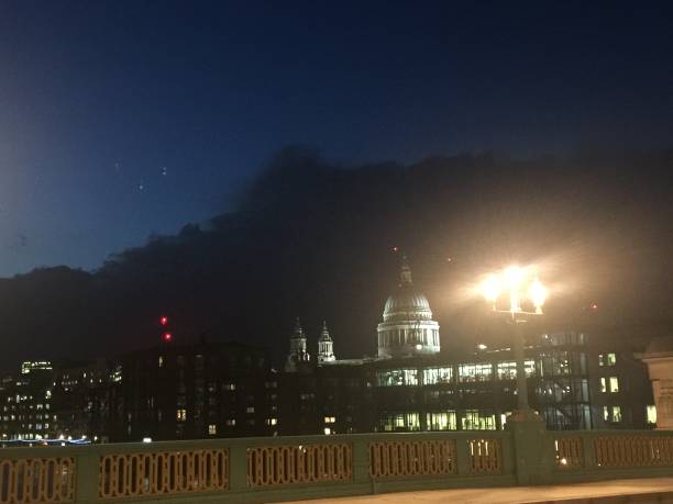 st Paul's cathedral at night