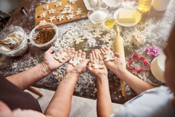 istock Making gingerbread men together with a friend 1289321926