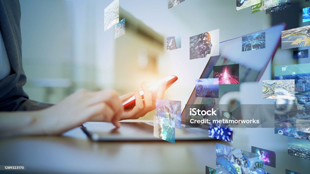 Konsep konten visual. Layanan jejaring sosial. Streaming video. jaringan komunikasi. - Bebas Royalti Konten Foto Stok Konsep konten visual. Layanan jejaring sosial. Streaming video. jaringan komunikasi. - Bebas Royalti Konten Foto Stok