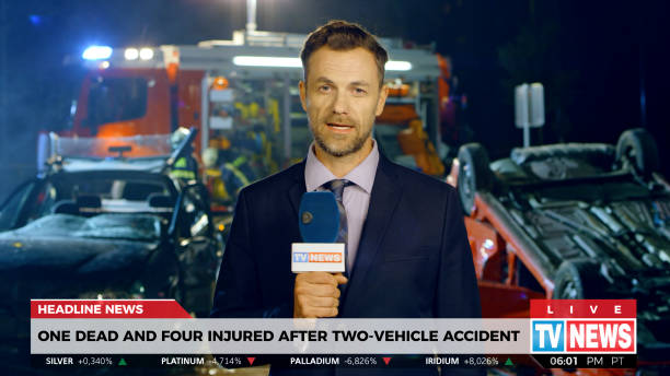 istock Reporter covering traffic disaster 1289331480