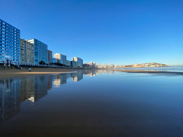 istock San Lorenzo Beach Walk 1289339486