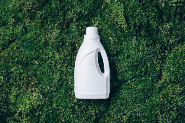 White plastic bottle of cleaning product, household chemicals or liquid laundry detergent on green grass, moss background. Top view. Flat lay. Copy space. Detergent bottle White plastic bottle of cleaning product, household chemicals or liquid laundry detergent on green grass, moss background. Top view. Flat lay. Copy space. Detergent bottle. laundry detergent stock pictures, royalty-free photos & images