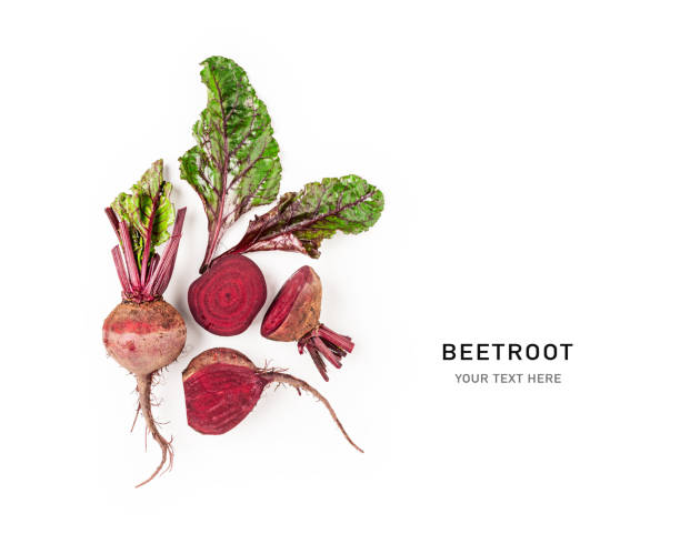 barbabietola biologica con foglie - beet common beet isolated red foto e immagini stock