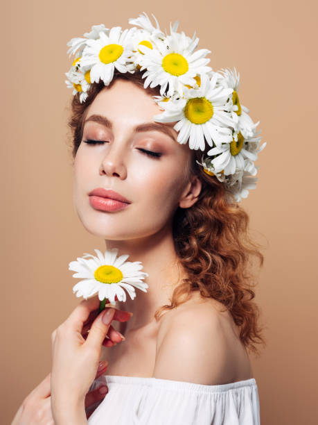 istock Girl with a chamomile wreath on her head 1289358599
