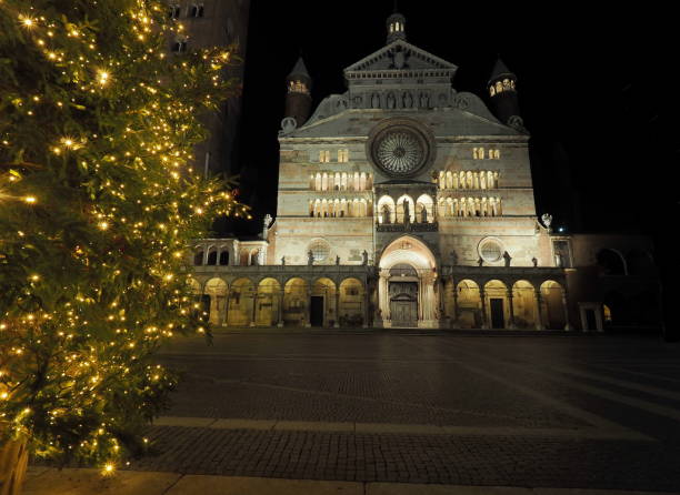 istock Cremona dome, Lombardy, Italy 1289360021