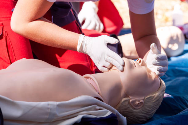 Measuring pulse and heart rate during Cardiopulmonary resuscitation - CPR and first aid training Cardiopulmonary resuscitation - CPR and first aid class first aid class stock pictures, royalty-free photos & images