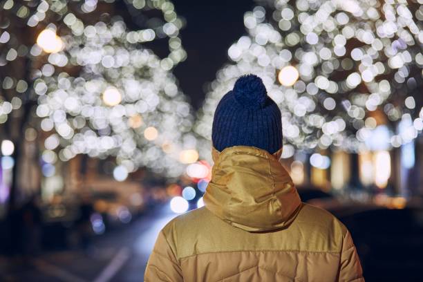 istock Christmas holiday in city 1289361253