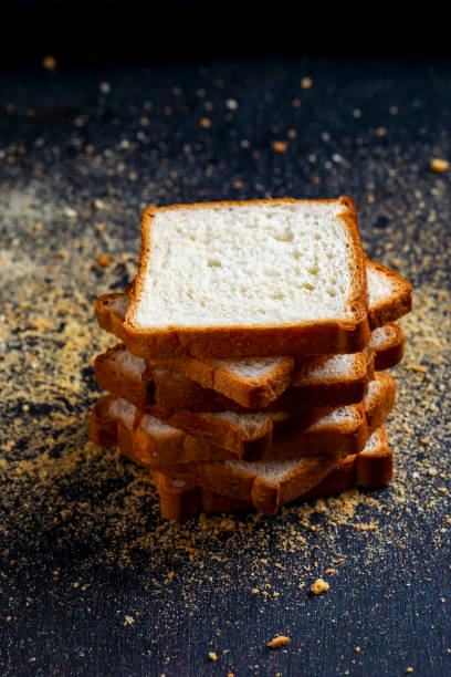 corte de pão de pão no branco contra fundo branco - bakery bread carbohydrate cereal plant - fotografias e filmes do acervo