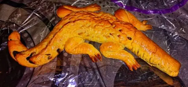 Cake with shape of a crocodile