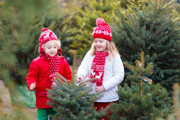 istock Kids buying Christmas tree 1289374656