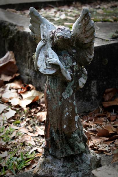 istock a small angel figurine playing music 1289379404