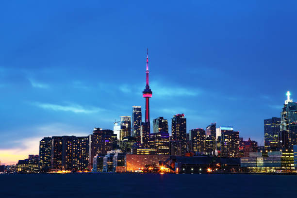istock The Toronto skyline at dusk 1289382595