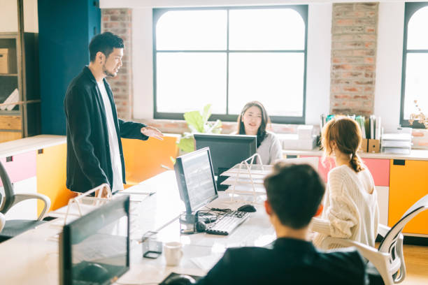 istock Meeting at the office 1289395027