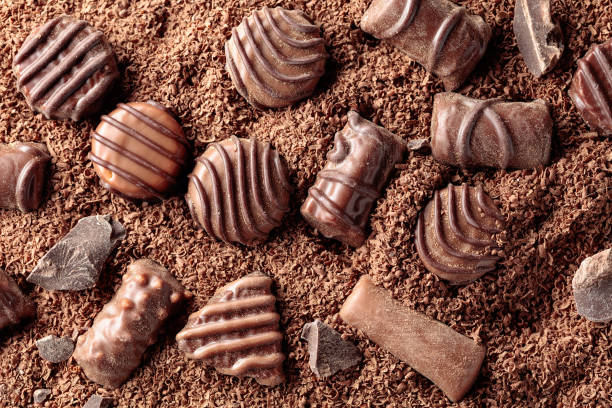 bonbons au chocolat en pépites de chocolat. - 3692 photos et images de collection