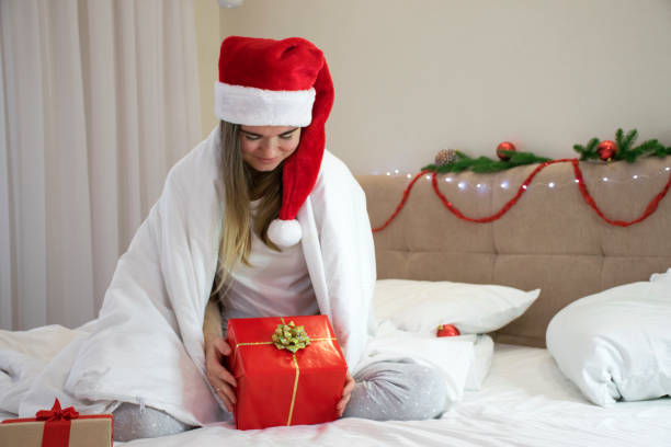 istock Christmas girl 1289410355
