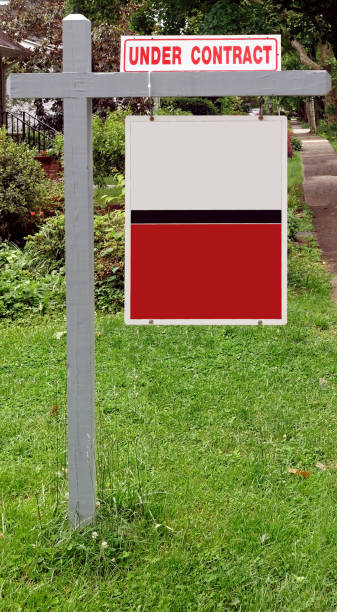 istock UNDER CONTACT real estate sign 1289417257
