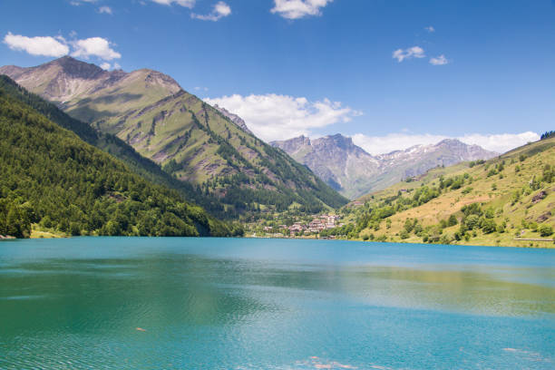 istock Lago di Pontechianale in the Italian Alps 1289422385