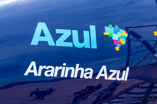 Embraer 195 E2 of Azul Linhas Aereas with Ararinha Azul livery in a event promoted by Azul and Akzo Nobel, owner of Coral. The Arara is a Spix Macaw and the paint was created by the artist 