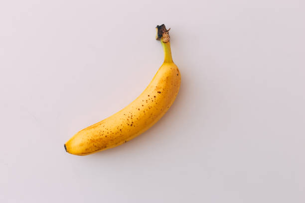 흰색에 고립 된 과다 익은 바나나 - banana rotting ripe above 뉴스 사진 이미지