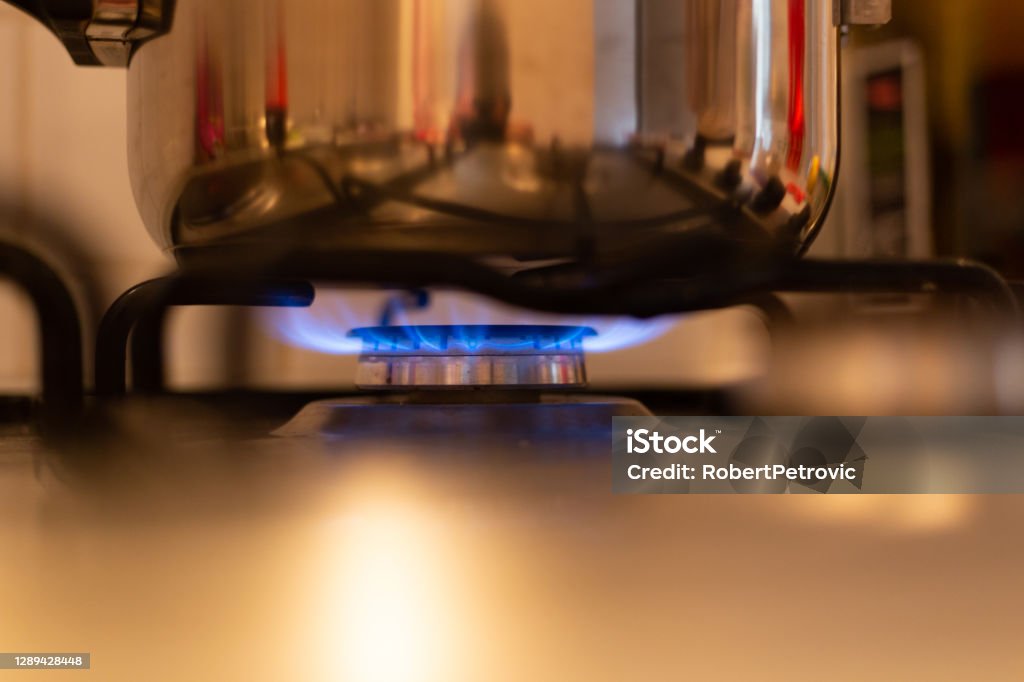 Estufa de gas en llamas - Foto de stock de Alimento libre de derechos